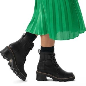 NIB Sorel Joan Black Lace-up Boots